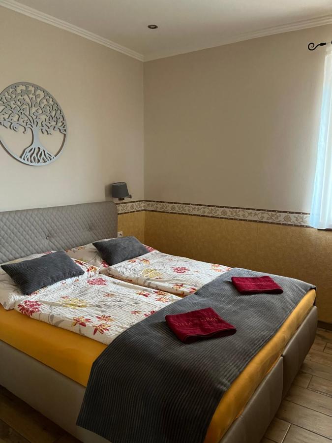 Villa Gracia Patince Extérieur photo