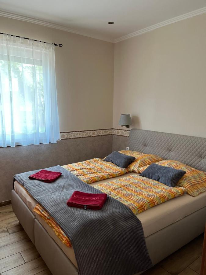 Villa Gracia Patince Extérieur photo