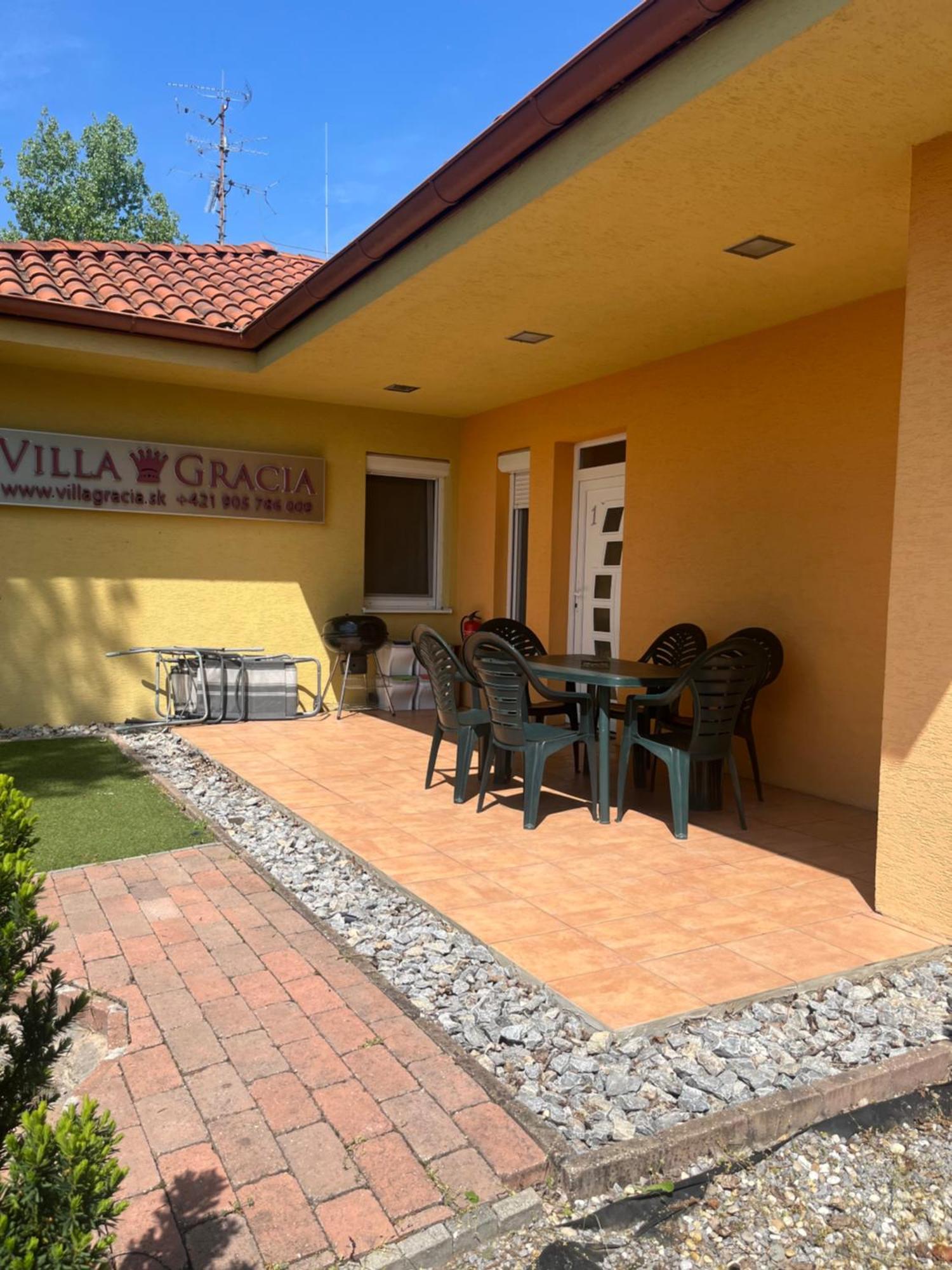 Villa Gracia Patince Extérieur photo