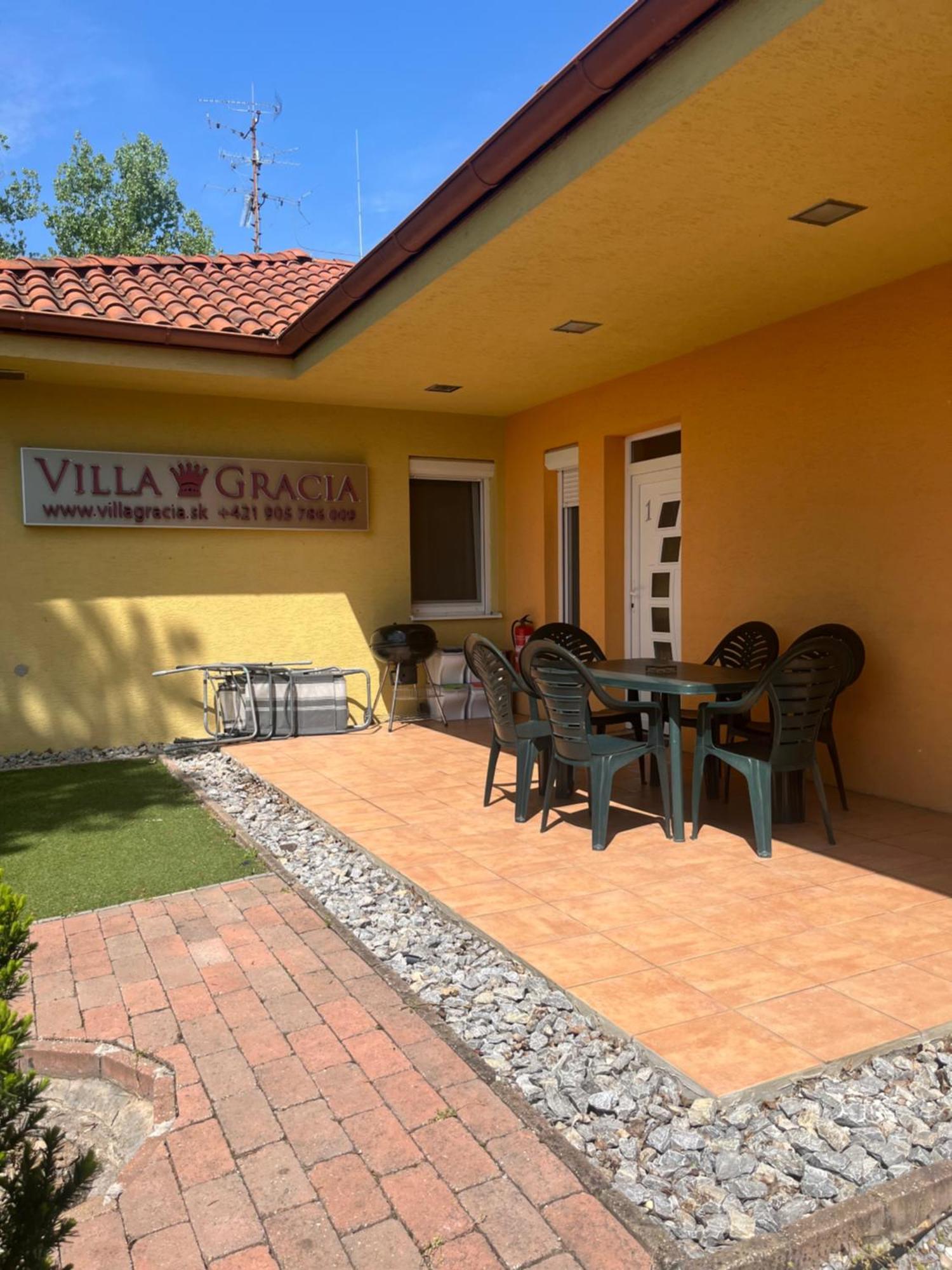 Villa Gracia Patince Extérieur photo