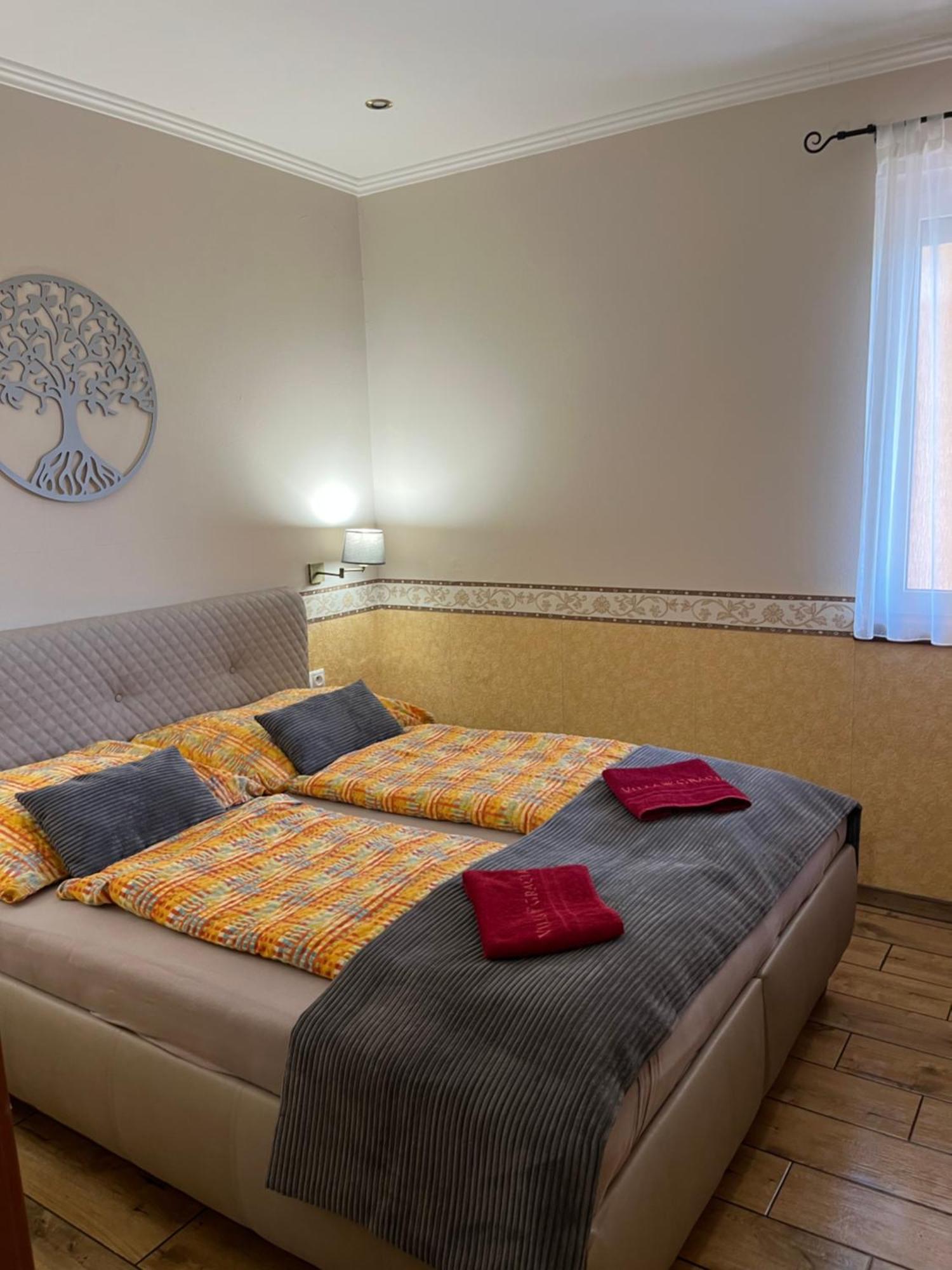 Villa Gracia Patince Extérieur photo